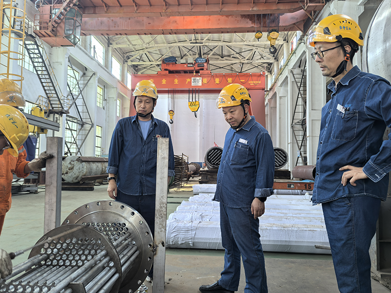 弘旭公司總經(jīng)理劉小東帶隊督導設(shè)備制造安全生產(chǎn)專項檢查(圖1)