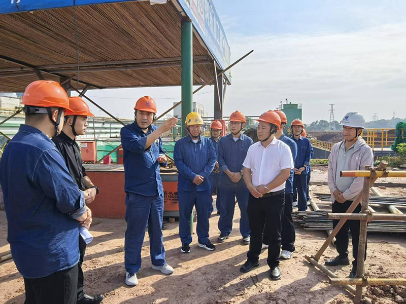 傅利才、郭春建到化工園區(qū)項(xiàng)目現(xiàn)場(chǎng)開(kāi)展節(jié)前安全檢查(圖1)