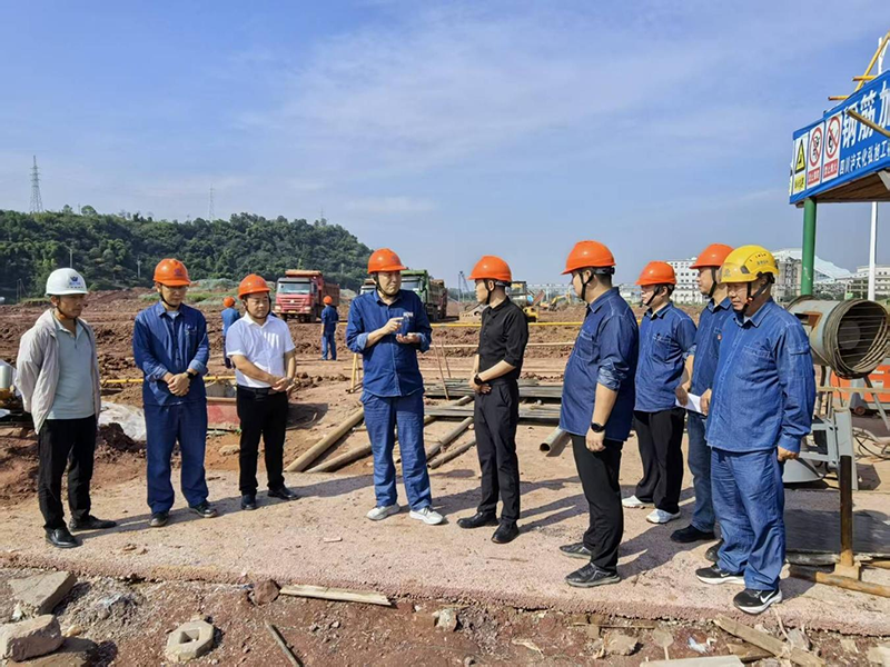 傅利才、郭春建到化工園區(qū)項(xiàng)目現(xiàn)場(chǎng)開(kāi)展節(jié)前安全檢查(圖3)