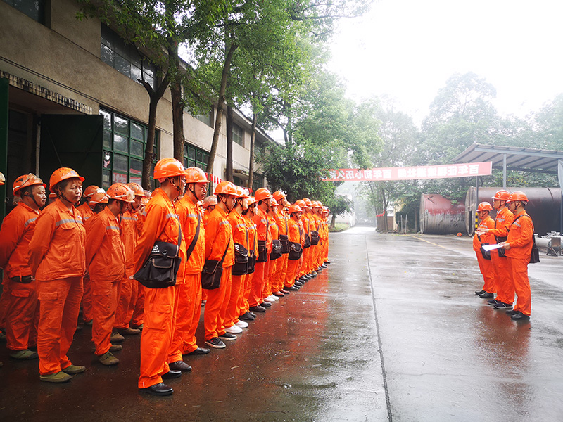 弘旭公司進行受限空間現(xiàn)場應急處置演練(圖3)