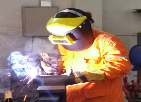 永不褪色的女勞?！浐胄窆倦妰x防腐工程處葉華蘭